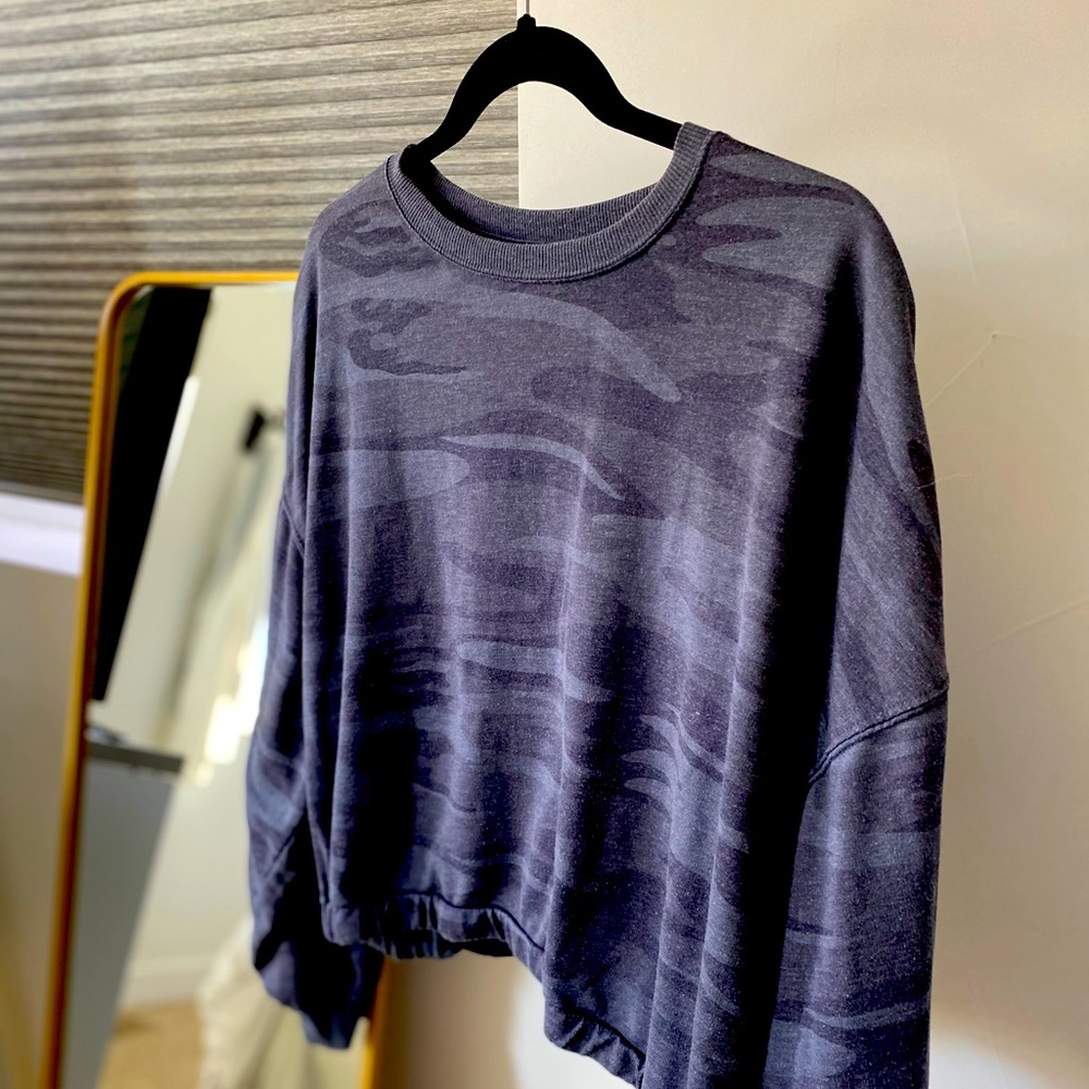 Camo cropped sweatshirt